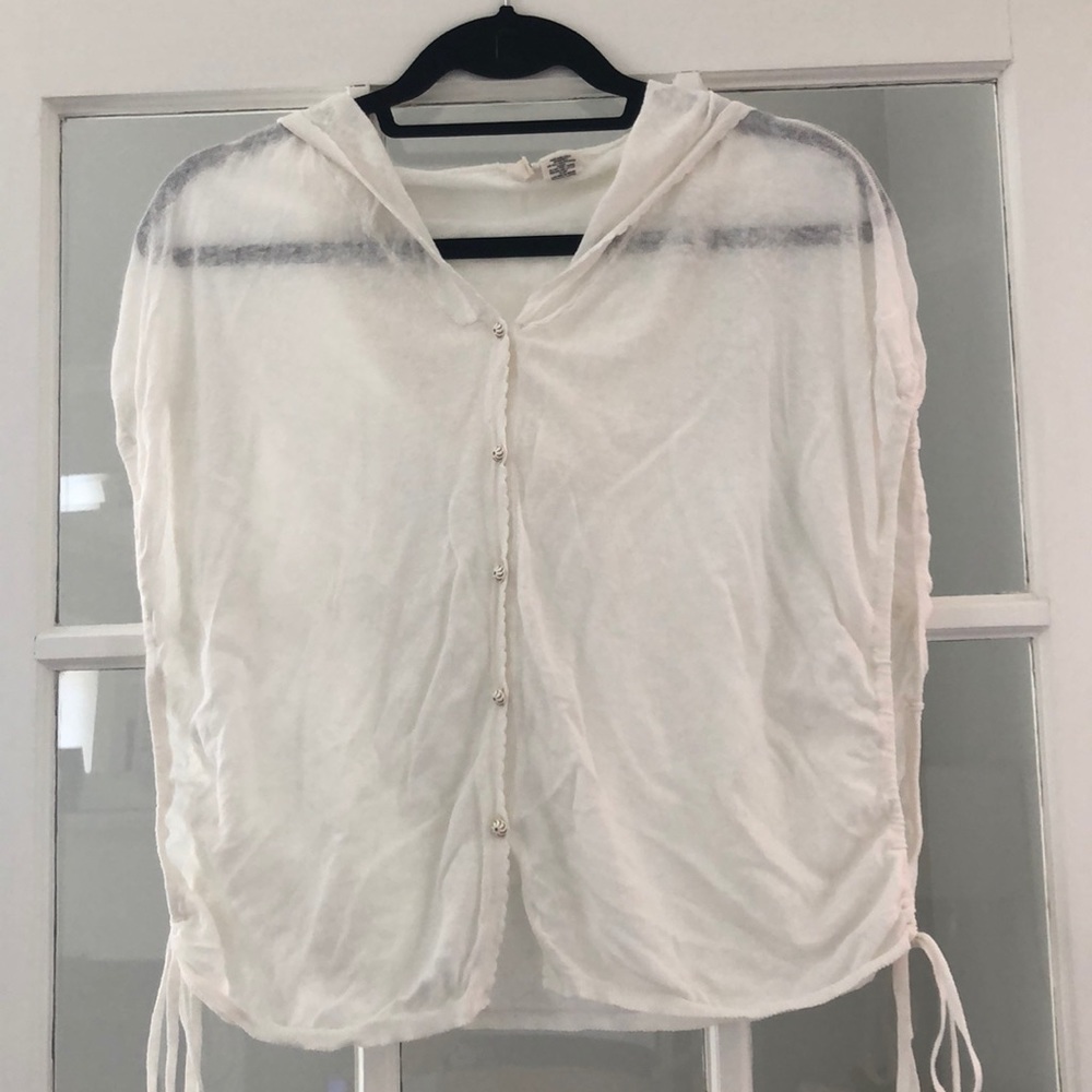 Lightweight sleeveless open cream top with tues